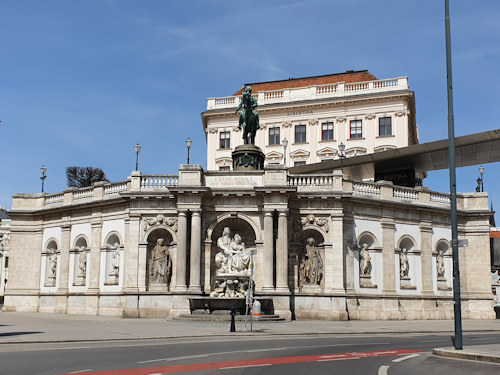 Full view of the Albrechtsbrunnen