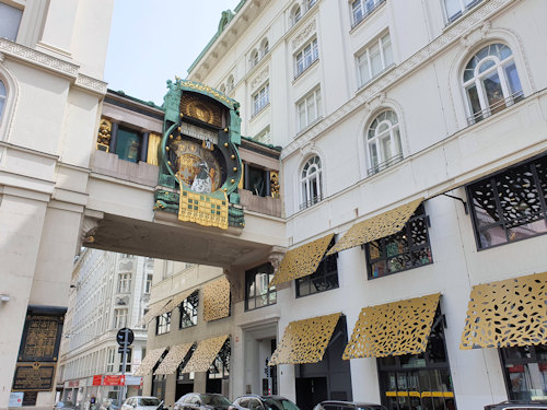 Anchor clock from Hoher Markt square