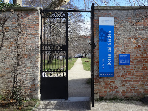 Entrance to the botanical gardens