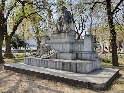 Brahms monument on Karlsplatz