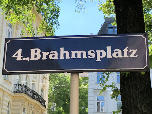 Brahmsplatz sign