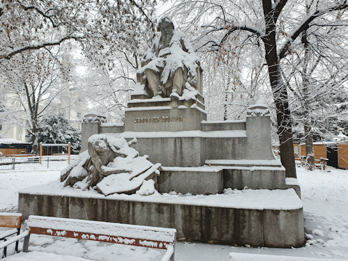 Statue of Brahms beneath the snow