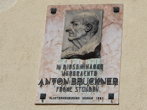 Plaque commemorating Anton Bruckner's connection to a house in Klosterneuburg