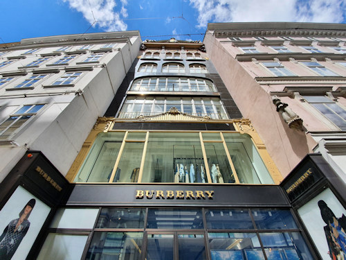 Building on Kohlmarkt