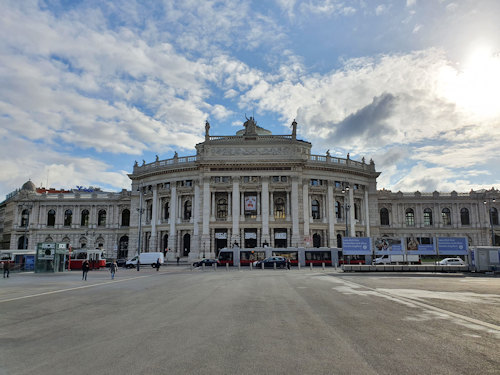 The Burgtheater from the Rathausplatz