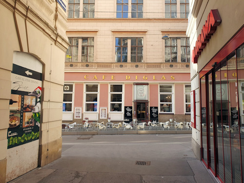 Café Diglas viewed from Essiggasse