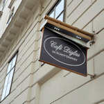 Cafe Diglas sign
