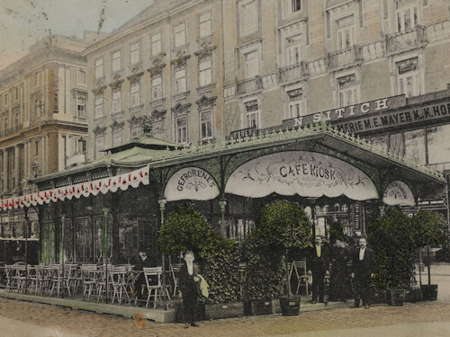 An outdoor café around 1909