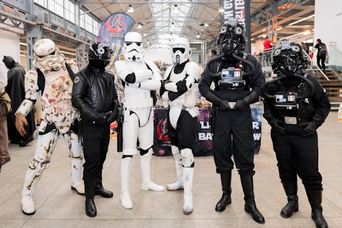 Six cosplayers in Star Wars outfits