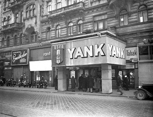 Large Yank sign outside a building