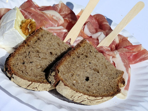 Dark bread and dry-cured ham