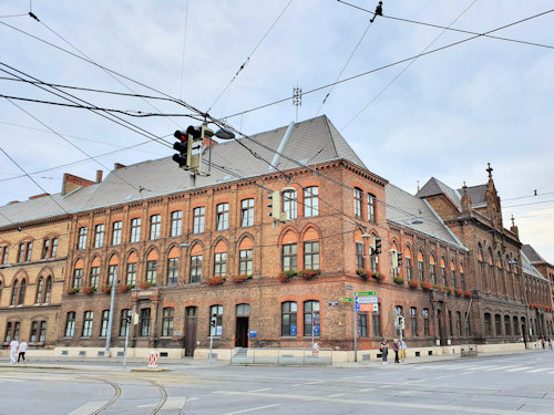 District government offices (10th district)