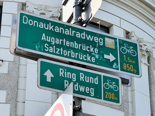 Donaukanal cycling path sign