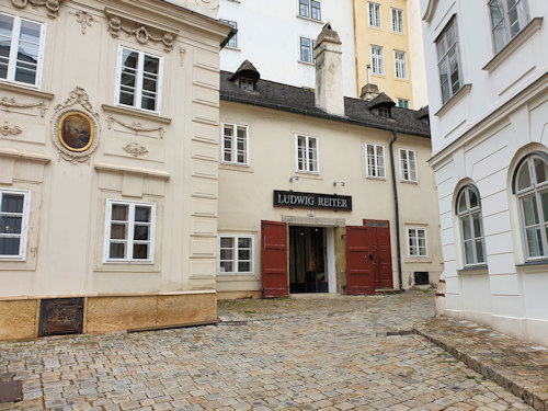 Around the Dreimäderlhaus