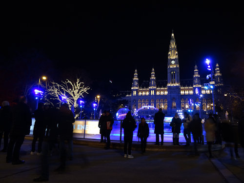 Vienna Ice World and Rathaus