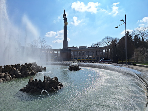 Fountain and red army monument