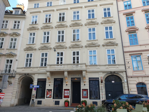 The building at Franziskanerplatz 5
