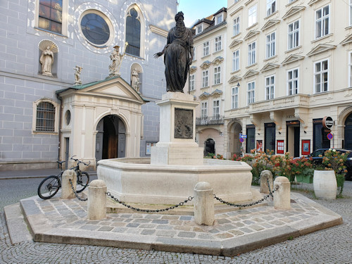 The Mosesbrunnen fountain