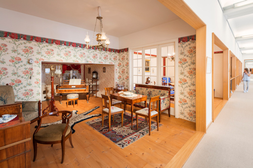 Reconstruction of an early 19th-century dining room