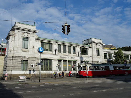 Gumpendorfer Straße station