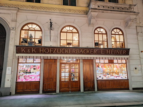 Heiner Konditorei at night