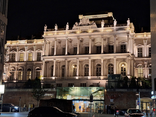 Palais Coburg at night