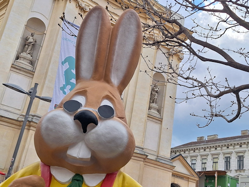 Easter rabbit in front of a historical façade