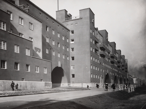 Photo of the Viennese social housing in 1930
