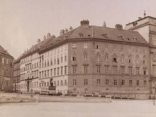Karlsgasse around 1904