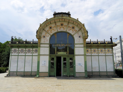 Karlsplatz Pavilion full view