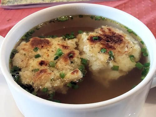 Kaspressknödel in soup