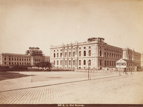 Construction work on the KHM in the early 1880s