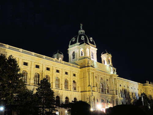 The Kunsthistorisches Museum at night
