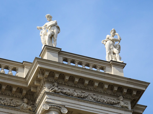 Statues on the roof of the Kunsthistorisches Museum