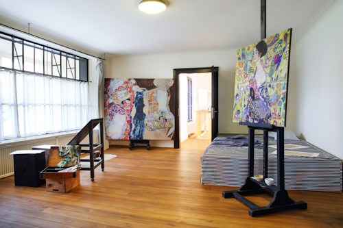 Inside Klimt's studio; press photo © Photo Tiller