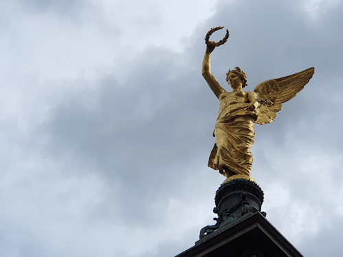 Bronze statue of Victoria, Roman goddess of war