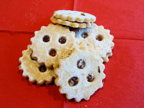Linzer Augen biscuits