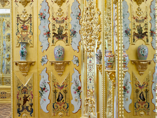 Close up of gold baroque decor