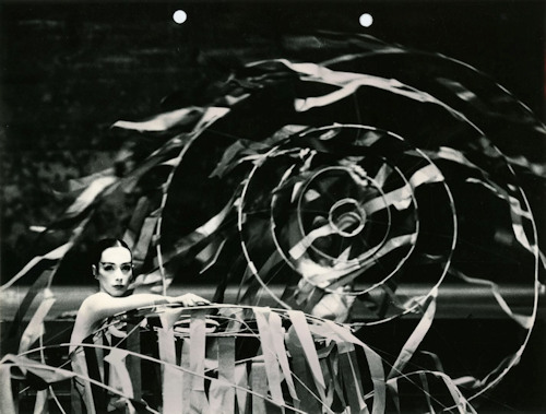 Ellen Edinoff in Cantos. Mickery Theater, photographed by Maria Austria