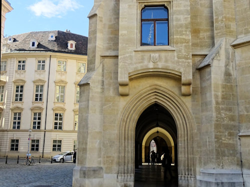 Minoritenkirche arcade