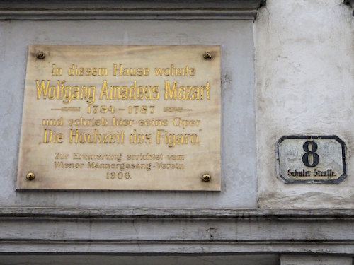 Plaque on the side of the Mozarthaus