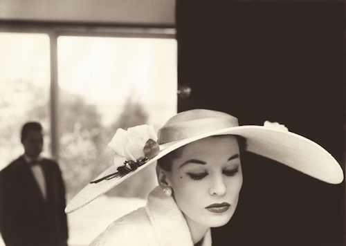 Fashion, Melbourne, 1955 © Helmut Newton Foundation