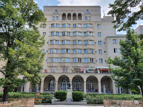 Main courtyard of Reumannhof