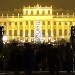 Distant view of Schönbrunn Xmas market