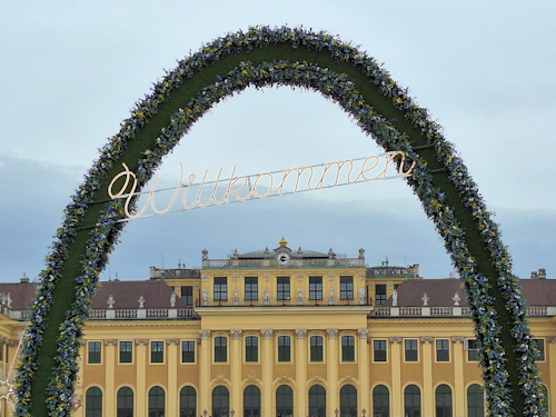 Easter arch with a palace in the background