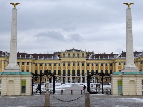 Schönbrunn forecourt