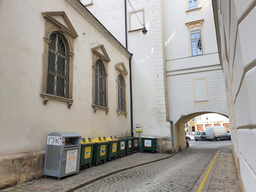 Schulhof leading to Am Hof