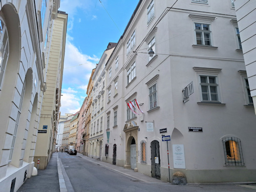 View down Sonnenfelsgasse