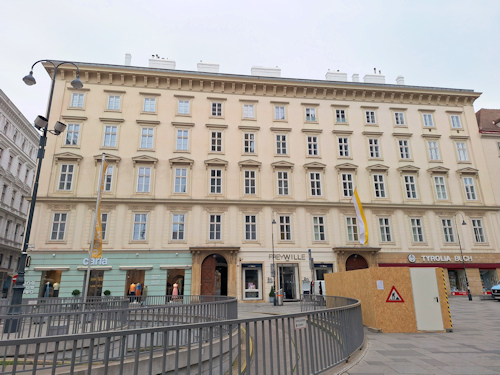 Front view of the Domherrenhof