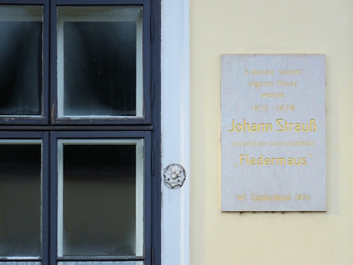 Strauss plaque at the Fledermaus house